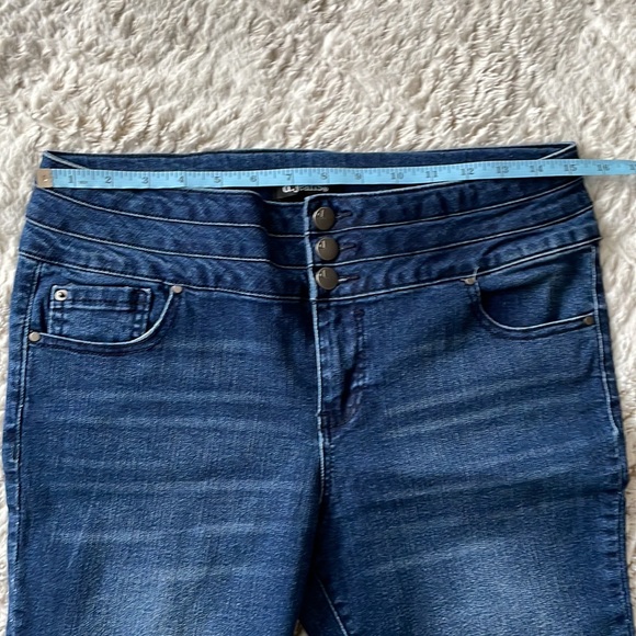 d. jeans Capris - Picture 6 of 7